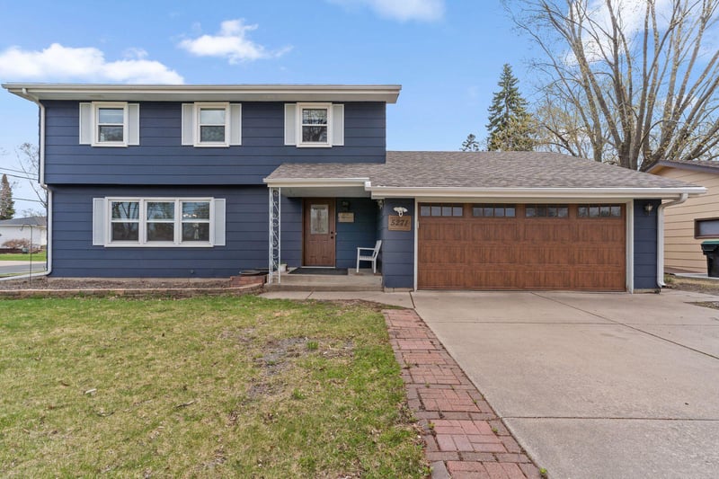 5271 Buchanan St NE, Fridley, MN 55421