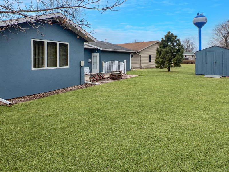 818 E 2nd St N, Truman, MN 56088