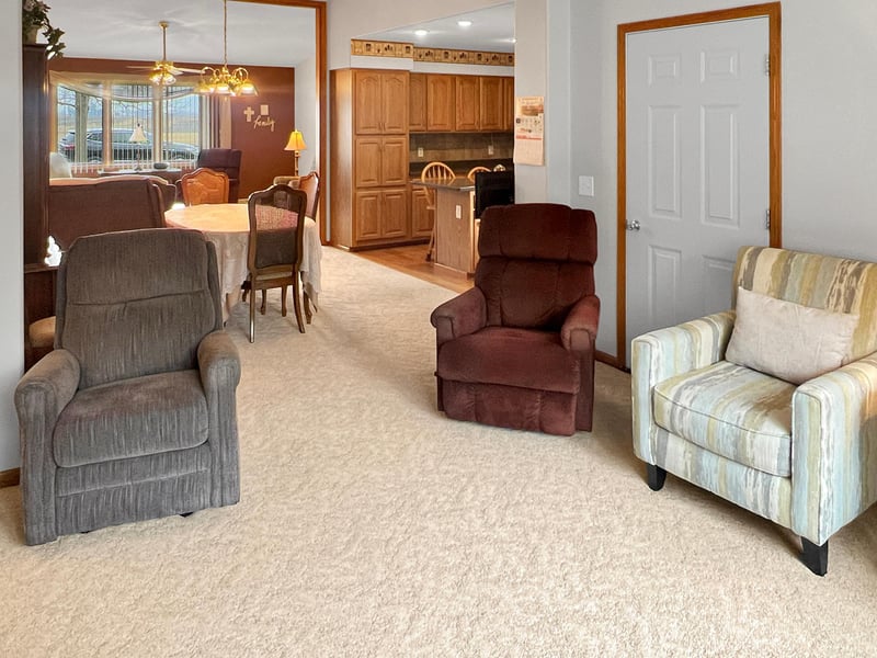 818 E 2nd St N, Truman, MN 56088