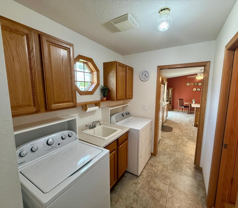 510 Ash Ave, Bird Island, MN 55310