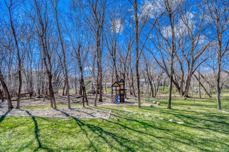 5676 Garden Dr, Woodbury, MN 55129