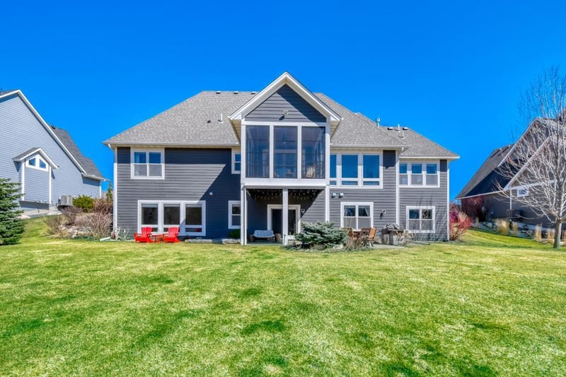 5676 Garden Dr, Woodbury, MN 55129