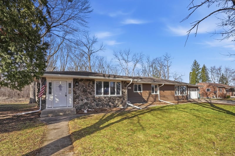 521 Maple St, Dassel, MN 55325