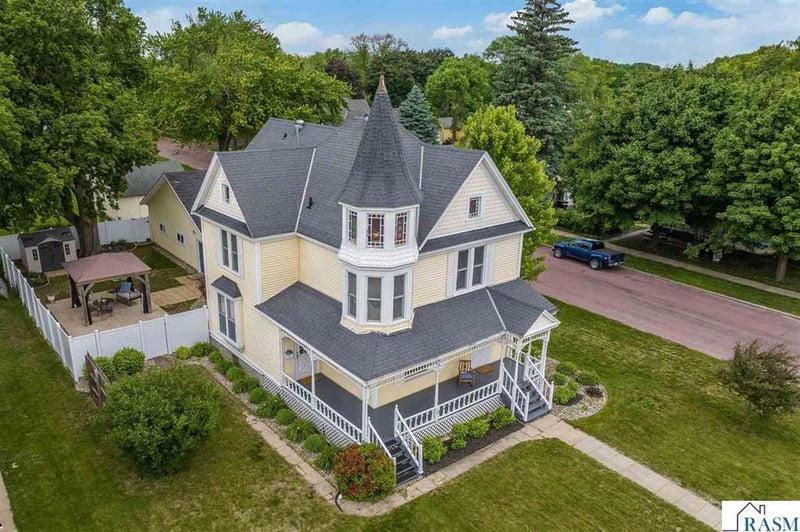 821 Armstrong Blvd N, Saint James, MN 56081