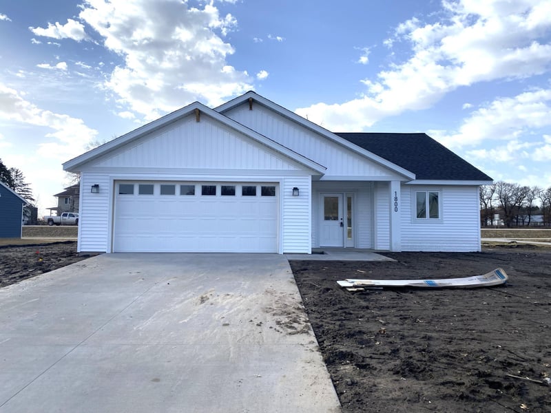 1800 Roberts St, Saint Charles, MN 55972