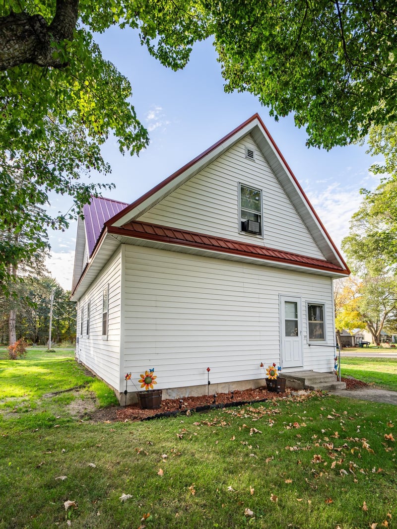 502 Degraff Ave, Swanville, MN 56382