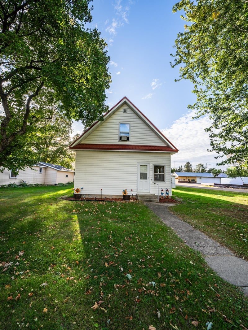 502 Degraff Ave, Swanville, MN 56382