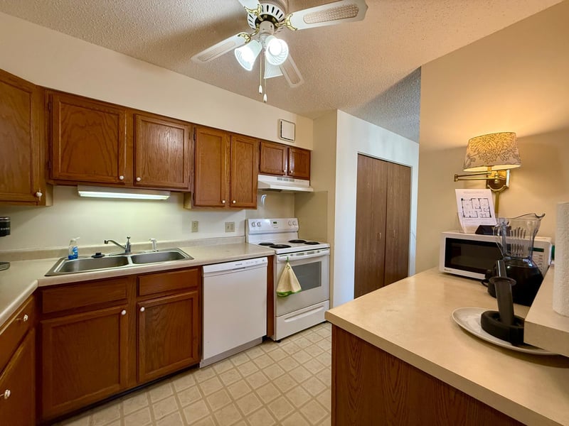 7600 Golden Valley Rd #305, Golden Valley, MN 55427