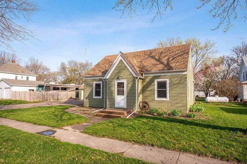 122 1st Ave NE, Clara City, MN 56222