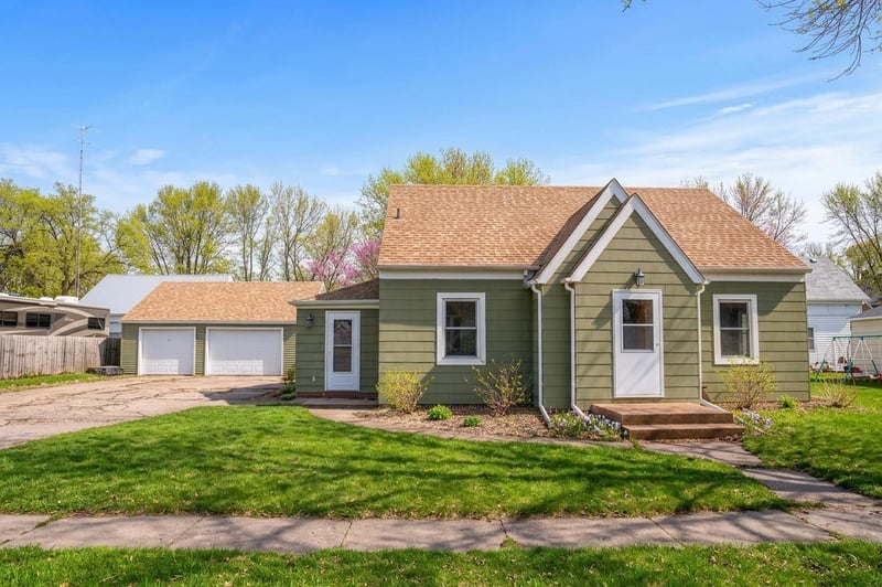 122 1st Ave NE, Clara City, MN 56222