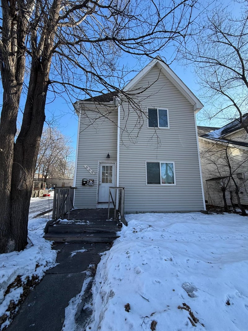 669 Old Highway 8 NW, New Brighton, MN 55112