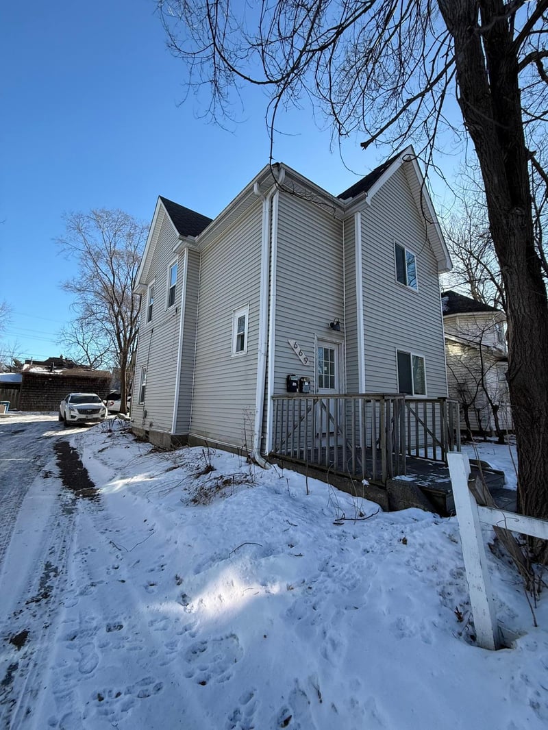 669 Old Highway 8 NW, New Brighton, MN 55112
