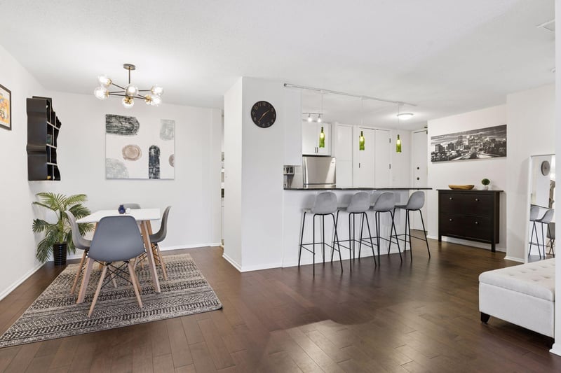 400 Groveland Ave #914, Minneapolis, MN 55403