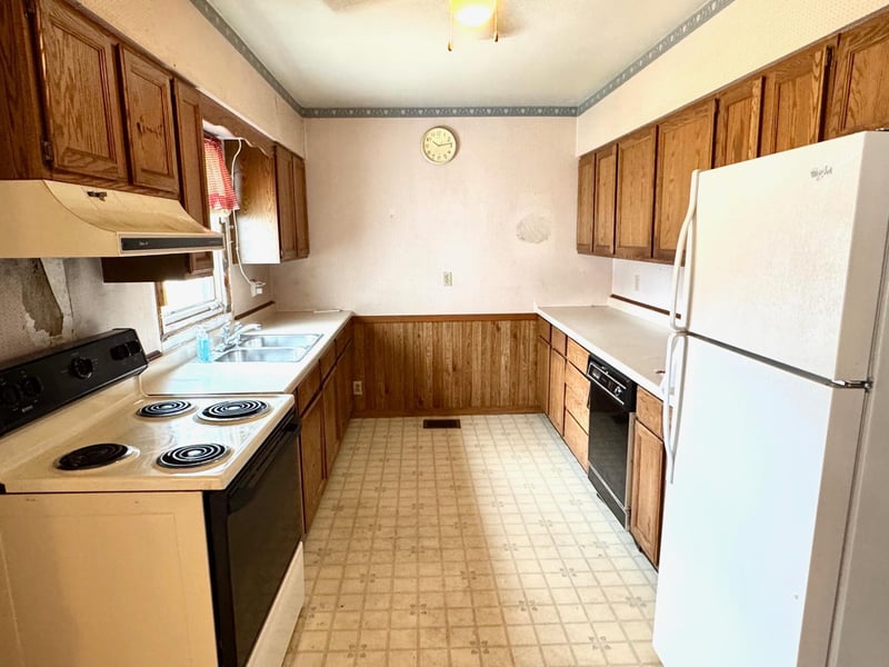 811 3rd St NE, Roseau, MN 56751
