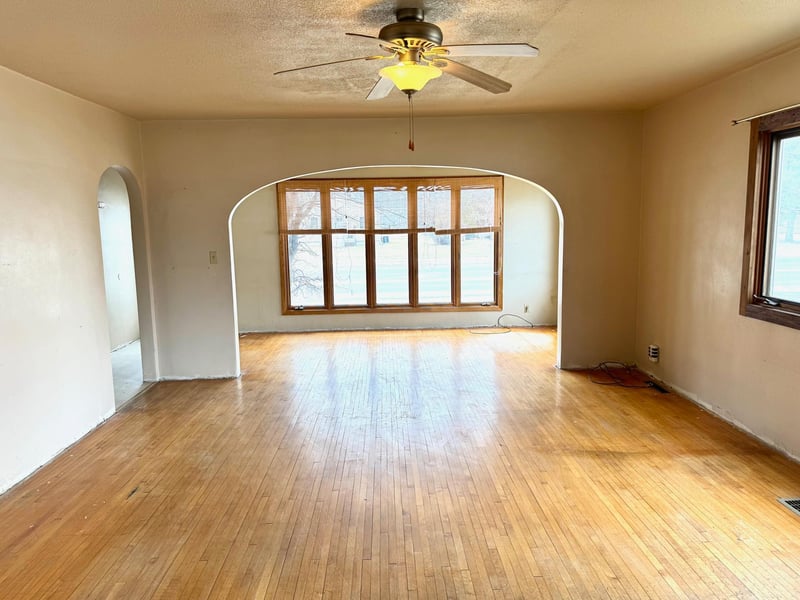 811 3rd St NE, Roseau, MN 56751