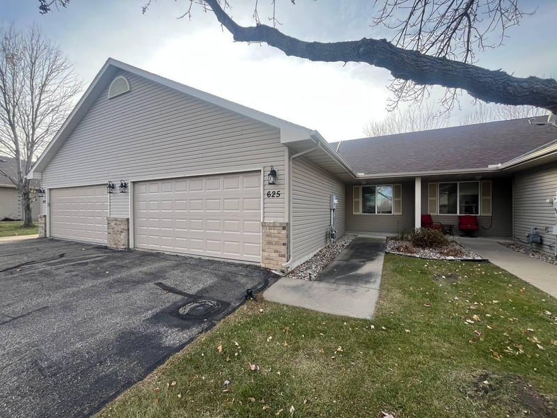 625 Meadow Ln, Norwood Young America, MN 55397