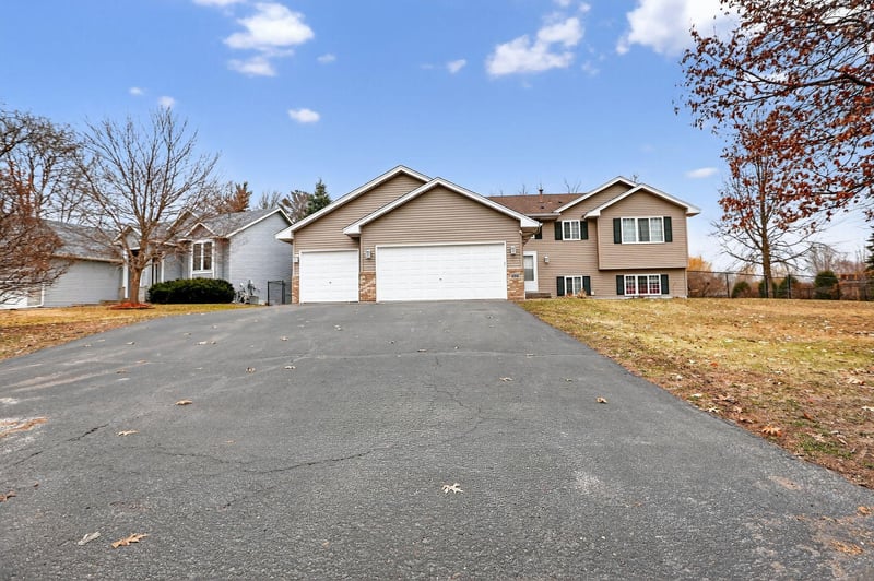 696 79th St, Lino Lakes, MN 55014