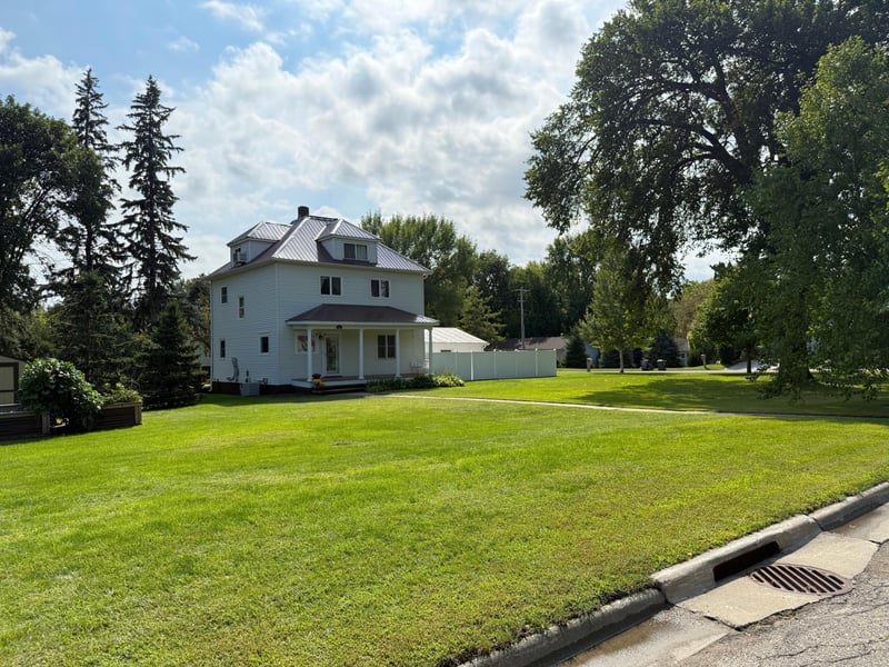 811 E Division St, Elbow Lake, MN 56531