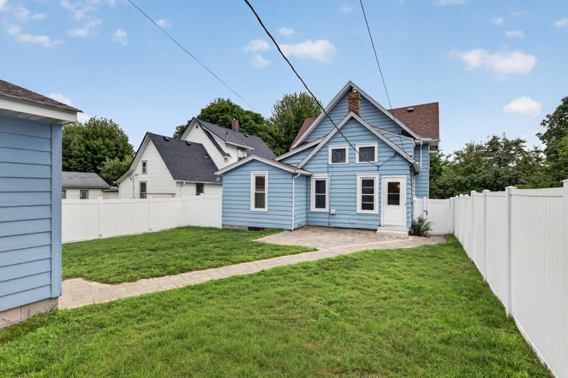 1033 Armstrong Ave, Saint Paul, MN 55102
