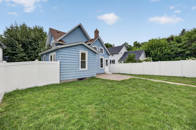 1033 Armstrong Ave, Saint Paul, MN 55102