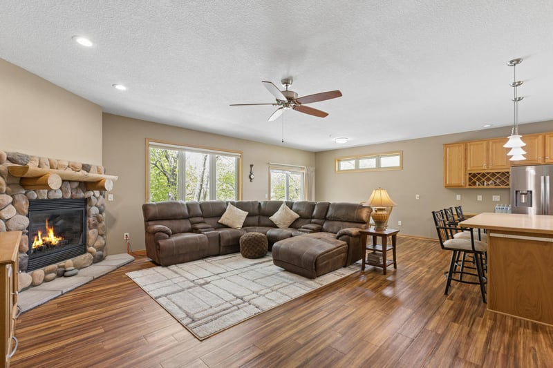 1021 Prairie Ridge Ln, Lester Prairie, MN 55354