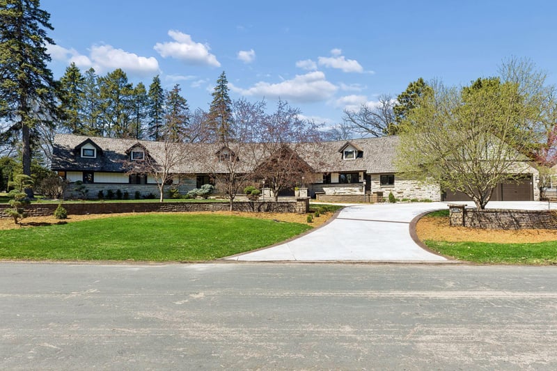 4812 W Sunnyslope Rd, Edina, MN 55424