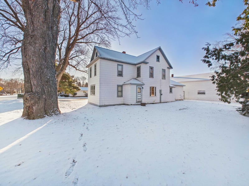 6 6th Ave SE, Melrose, MN 56352