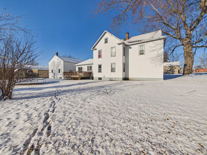 6 6th Ave SE, Melrose, MN 56352