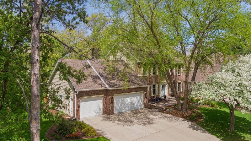 75 Wildridge Rd, Mahtomedi, MN 55115