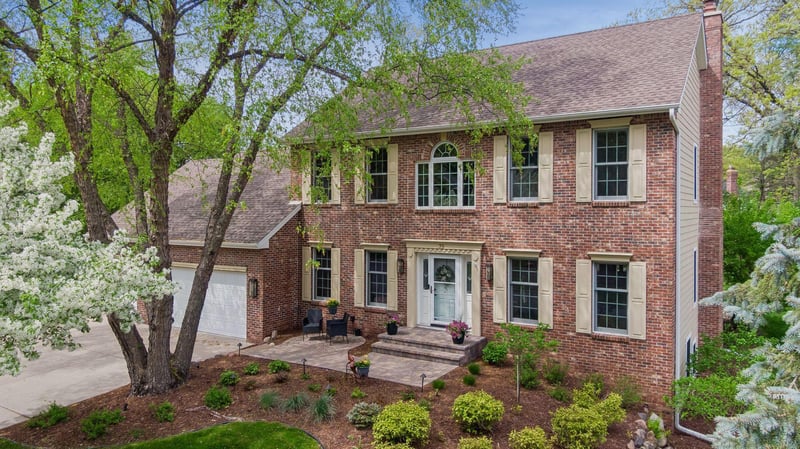 75 Wildridge Rd, Mahtomedi, MN 55115