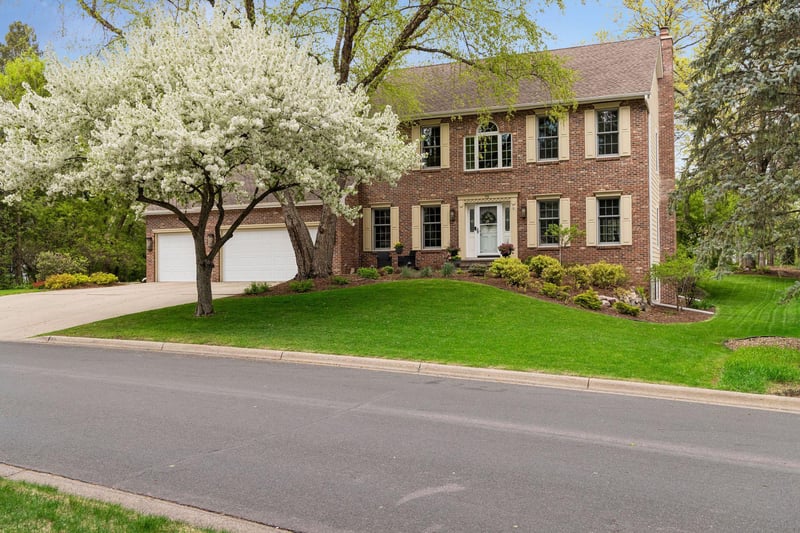 75 Wildridge Rd, Mahtomedi, MN 55115
