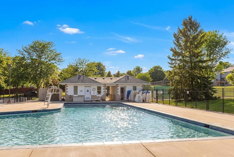 2178 Loyola Dr, Woodbury, MN 55125