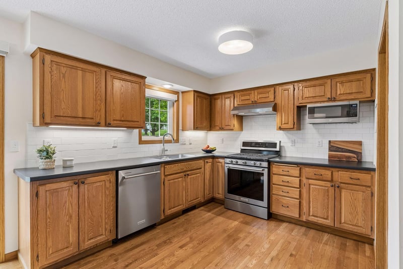 2178 Loyola Dr, Woodbury, MN 55125