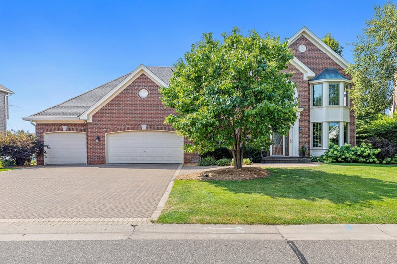 1310 Woodcrest Ave, Shoreview, MN 55126
