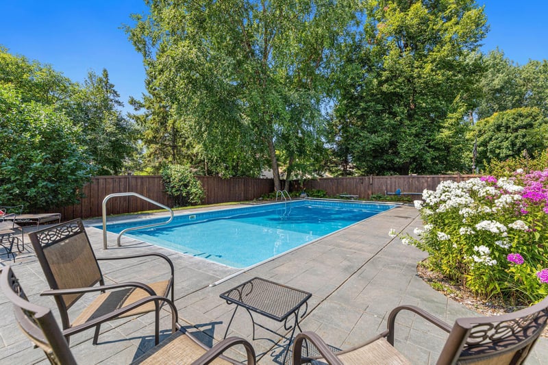 1310 Woodcrest Ave, Shoreview, MN 55126