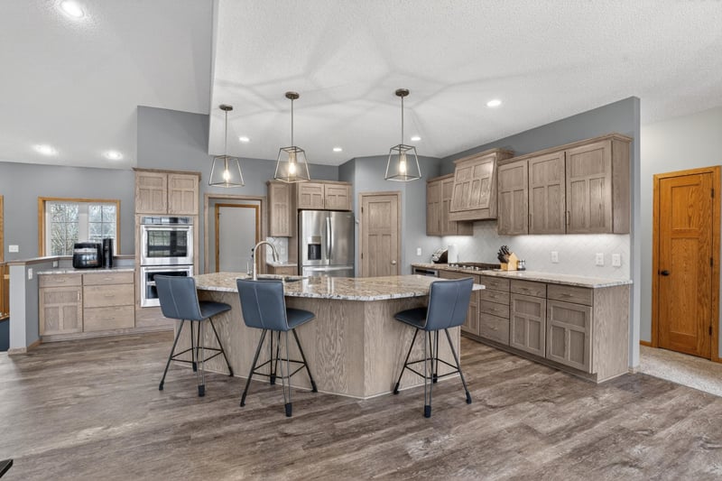 1020 Provence Ln, Belle Plaine, MN 56011