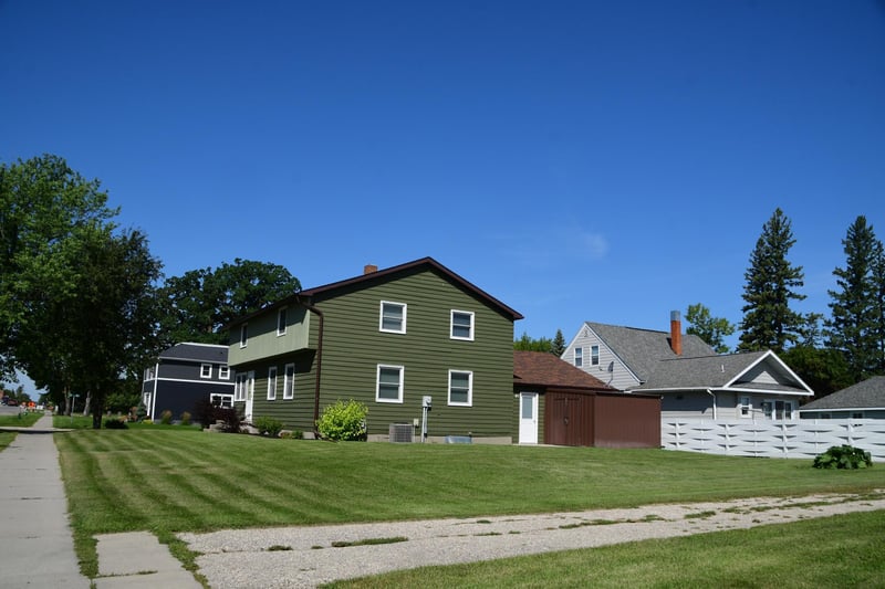 401 Center St E, Roseau, MN 56751