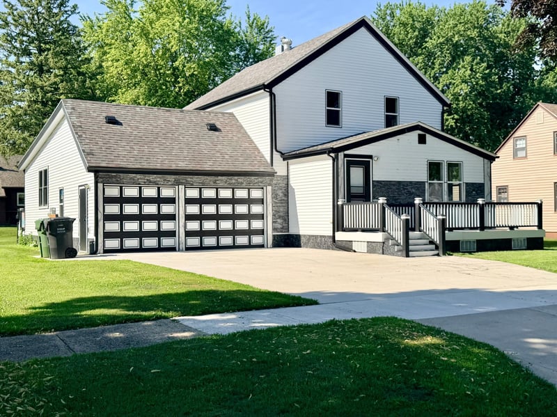 120 W Okabena St, Worthington, MN 56187