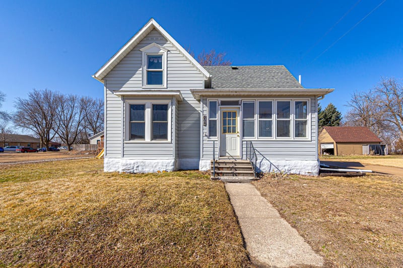 204 Central Ave N, Mapleton, MN 56065