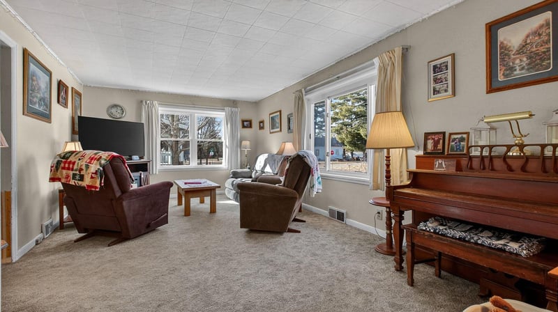 512 W Evans St, Rice Lake, WI 54868