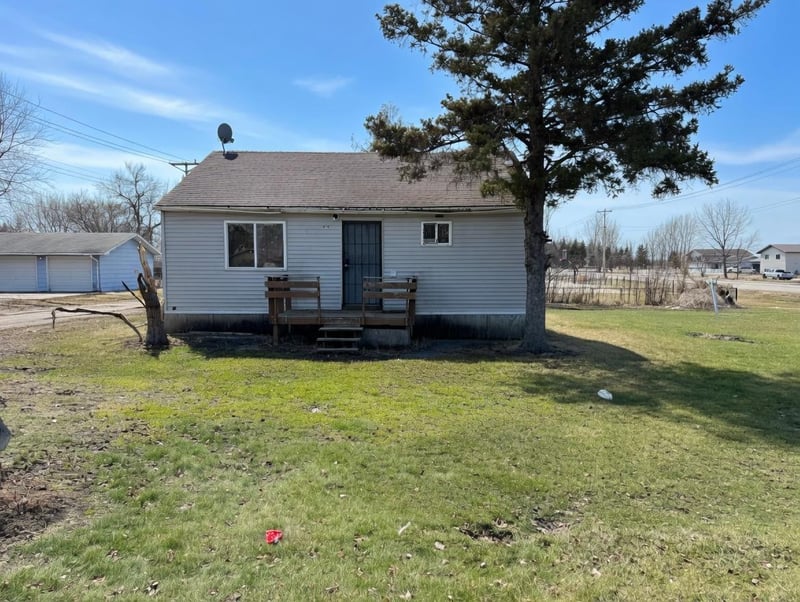 516 W Minnesota Ave, Mahnomen, MN 56557