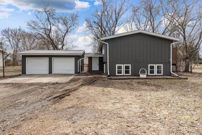 633 3rd St NE, Blooming Prairie, MN 55917