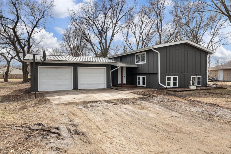 633 3rd St NE, Blooming Prairie, MN 55917