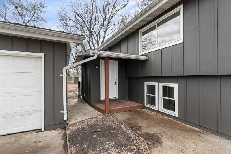 633 3rd St NE, Blooming Prairie, MN 55917