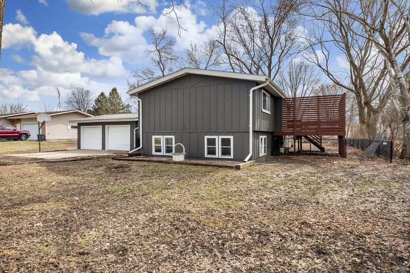 633 3rd St NE, Blooming Prairie, MN 55917