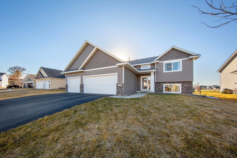 276 Tower Ave, Dundas, MN 55019