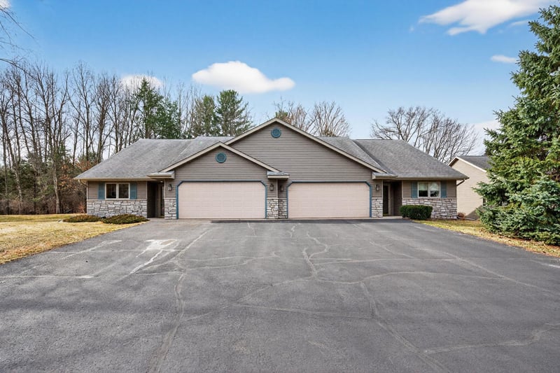473 Cedar Ct, Taylors Falls, MN 55084
