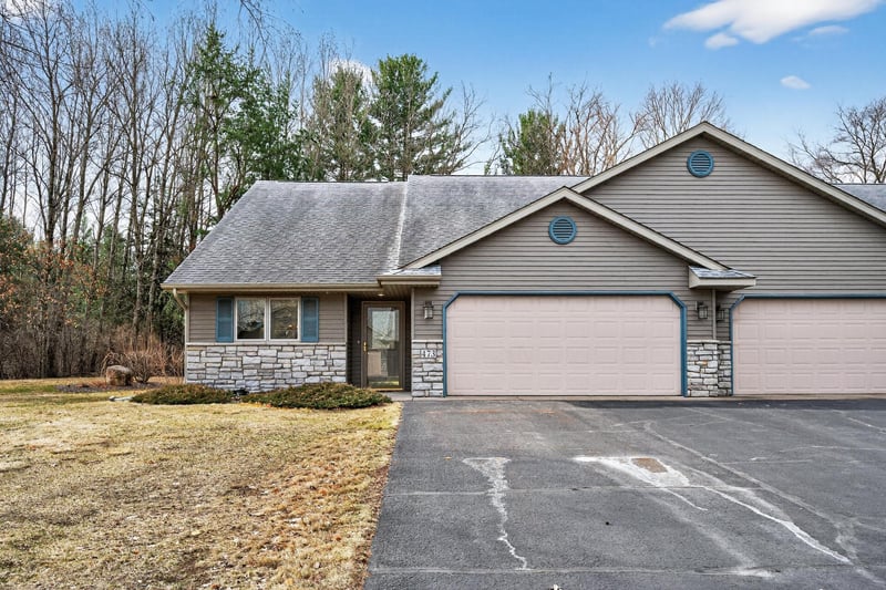 473 Cedar Ct, Taylors Falls, MN 55084