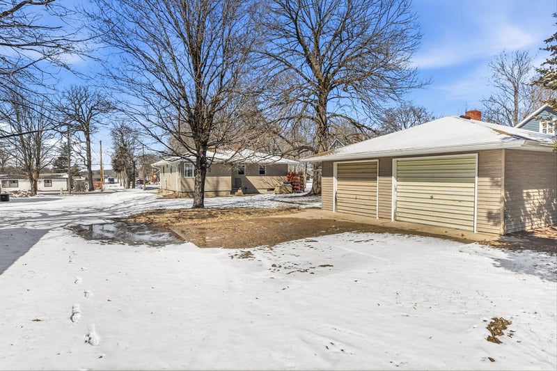 406 Chinook Ave SW, Avon, MN 56310
