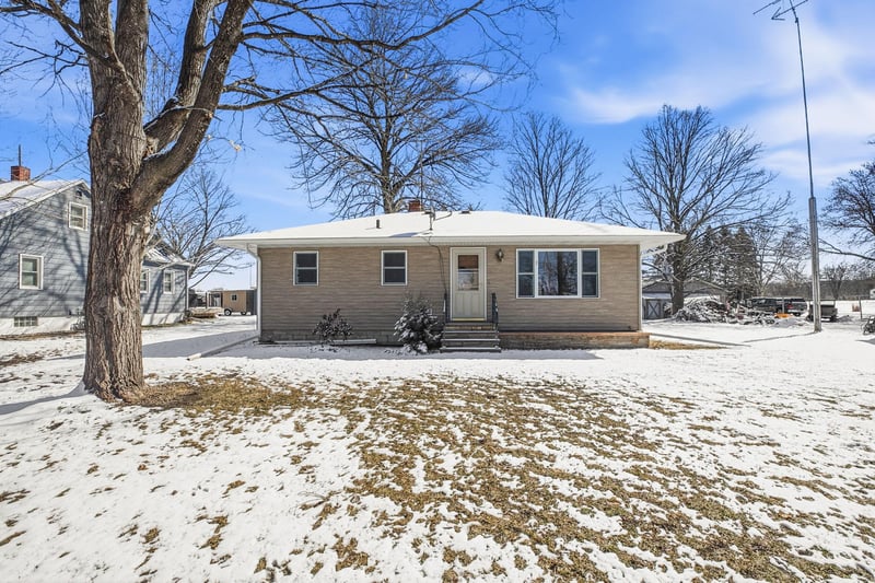 406 Chinook Ave SW, Avon, MN 56310